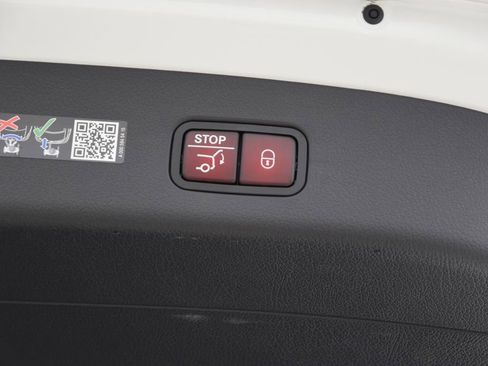 Used 2026 Mercedes-Benz GLC 300 image 28