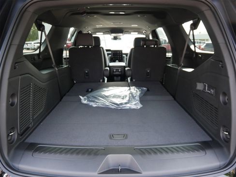 New 2025 GMC Yukon XL Elevation image 7