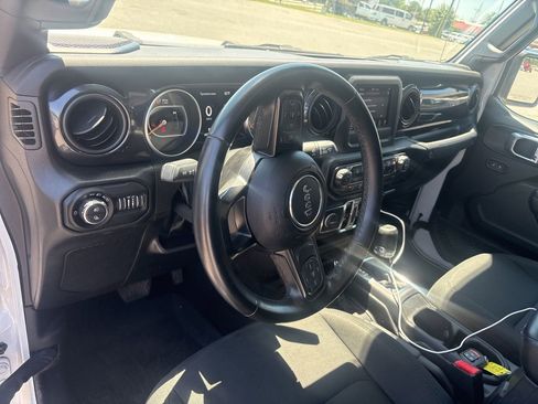 Used 2022 Jeep Gladiator Sport AWD/4WD image 3