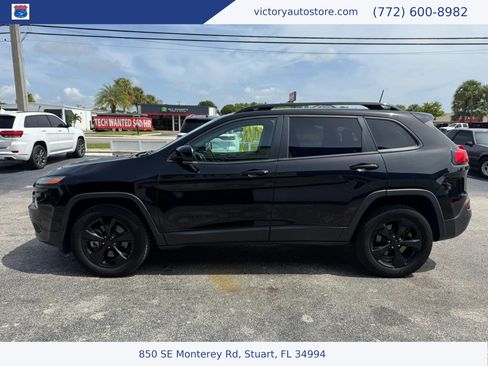 Used 2018 Jeep Cherokee Latitude w/ Altitude Package AWD/4WD image 6