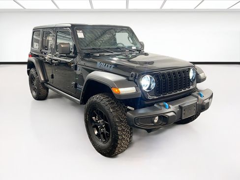 Used 2024 Jeep Wrangler Unlimited AWD/4WD image 3