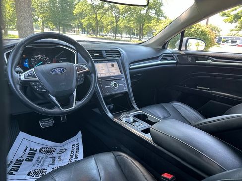 Used 2018 Ford Fusion Titanium AWD/4WD image 2