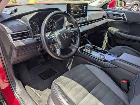 Used 2025 Mitsubishi Outlander SE FWD image 18
