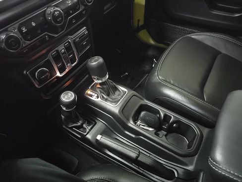 Used 2023 Jeep Wrangler Unlimited Sahara w/ Cold Weather Group AWD/4WD image 26