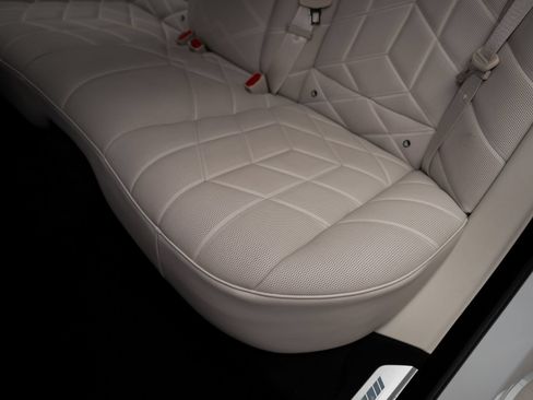 Used 2024 BMW 740i xDrive w/ Executive Package AWD/4WD image 67