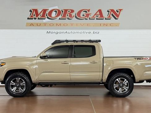 Used 2017 Toyota Tacoma TRD Sport w/ Tow Package (A/T) AWD/4WD image 7