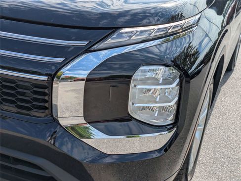 Used 2025 Mitsubishi Outlander ES AWD/4WD image 12