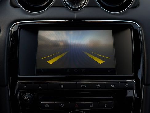 Used 2016 Jaguar XJ L Portfolio RWD image 21