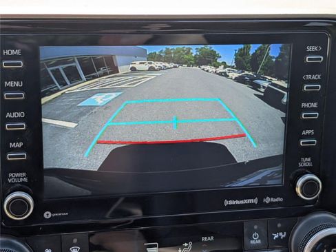 Used 2020 Toyota Highlander XLE AWD/4WD image 29
