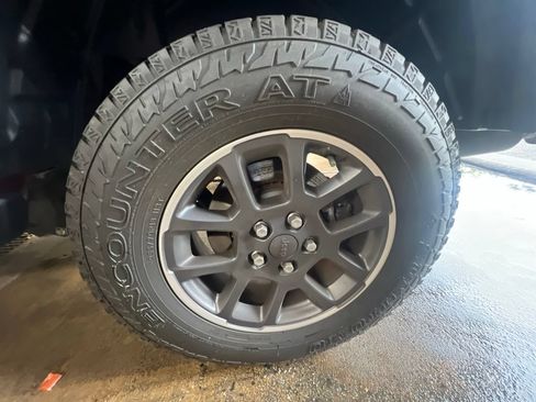 Used 2021 Jeep Gladiator Overland AWD/4WD image 15