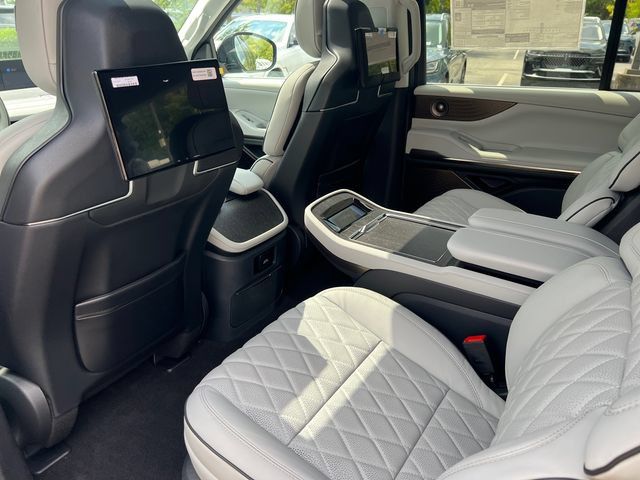 New 2027 Lincoln Navigator L Black Label AWD/4WD image 24