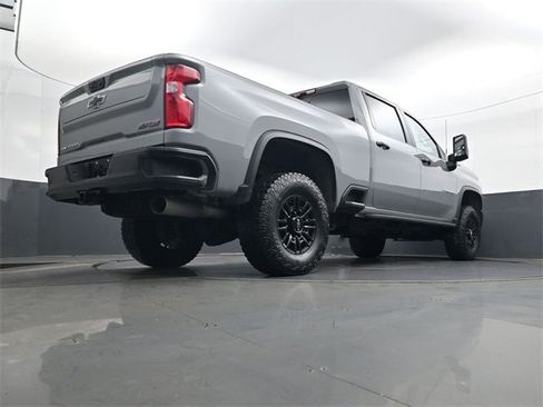Used 2024 Chevrolet Silverado 2500 ZR2 w/ Technology Package image 25