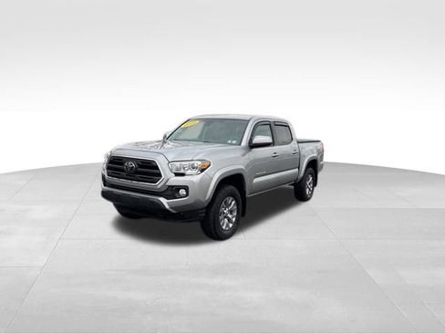 Certified 2019 Toyota Tacoma SR5 image 1