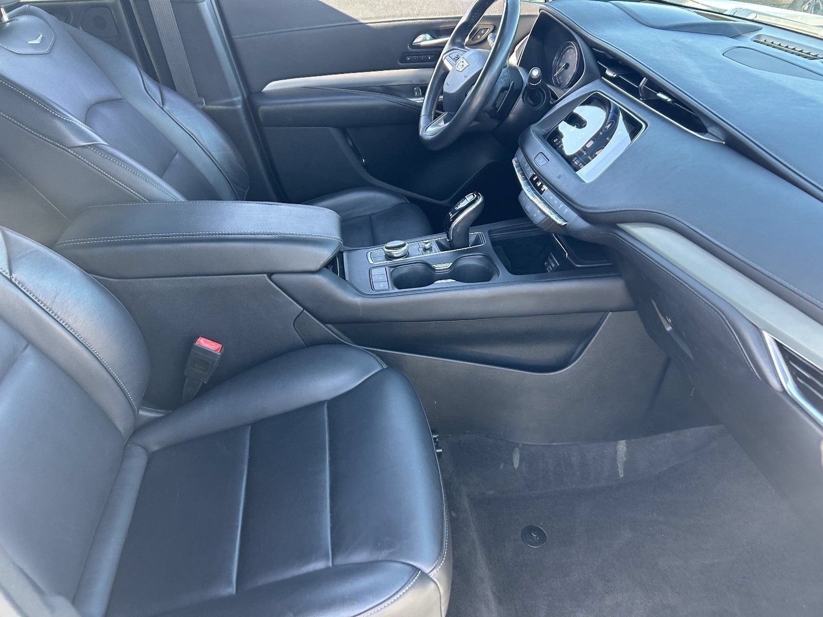 Used 2020 Cadillac XT4 Premium Luxury w/ Technology Package FWD image 29