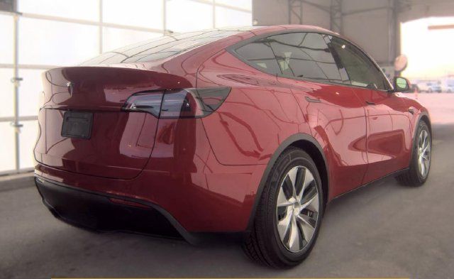 Used 2021 Tesla Model Y 2WD image 7