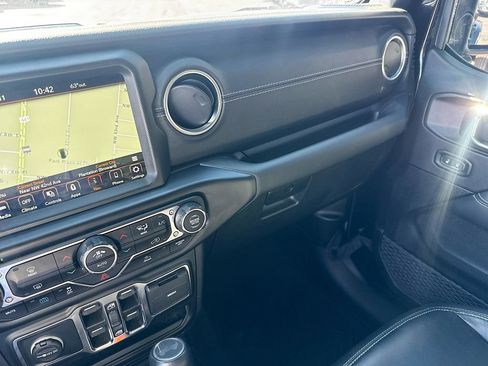 Used 2022 Jeep Wrangler Unlimited Sahara image 24