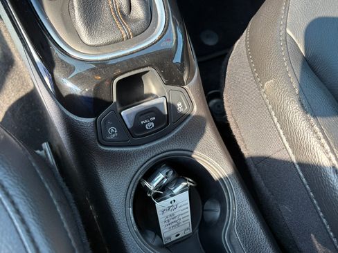 Used 2020 Jeep Compass Limited AWD/4WD image 21