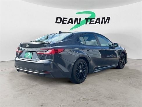 Used 2025 Toyota Camry SE image 8