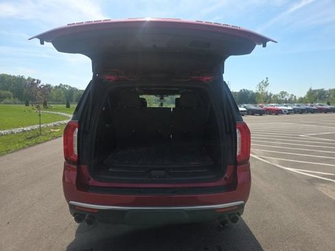 Used 2021 GMC Yukon XL Denali w/ Denali Ultimate Package AWD/4WD image 9