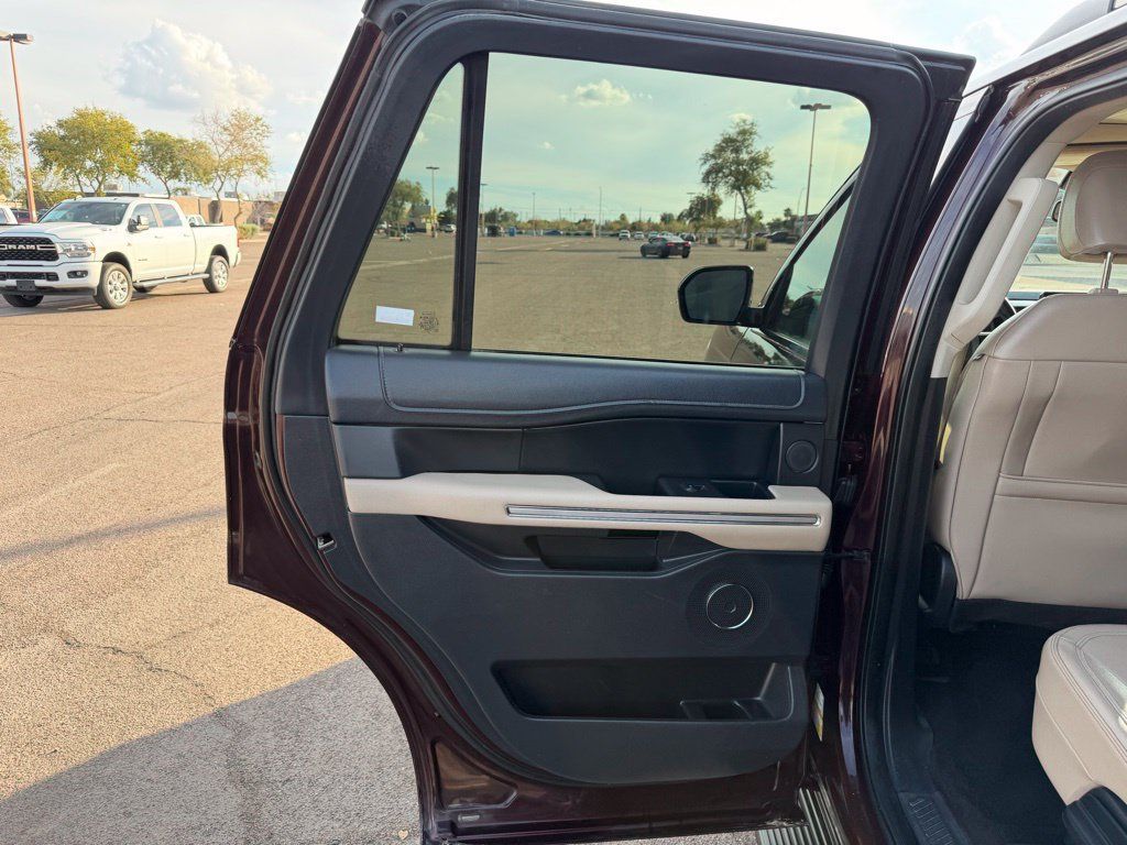 Used 2024 Ford Expedition Limited AWD/4WD image 28