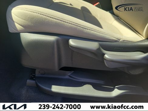 Used 2022 Chevrolet Traverse LS FWD image 19