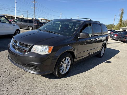 Used 2016 Dodge Grand Caravan SXT image 3