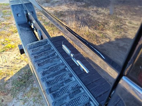 Used 2024 GMC Sierra 1500 SLT image 8