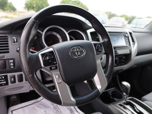 Used 2015 Toyota Tacoma 4x4 Access Cab V6 w/ TRD Sport Package image 20