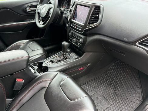 Used 2020 Jeep Cherokee Trailhawk AWD/4WD image 18