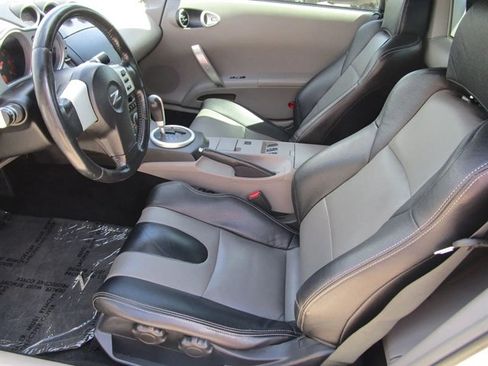 Used 2004 Nissan 350Z Touring RWD image 11