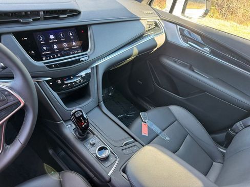 Certified 2025 Cadillac XT5 Premium Luxury image 33