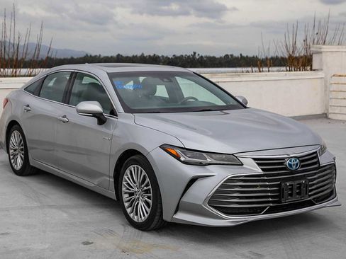 Certified 2020 Toyota Avalon Limited image 5