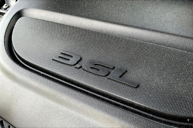 Used 2025 Chrysler Pacifica Select FWD image 33