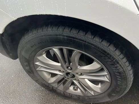 Used 2015 Hyundai Tucson GLS image 14