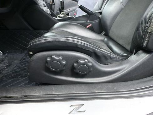 Used 2009 Nissan 370Z Touring RWD image 20