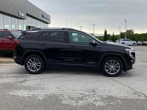 Used 2024 GMC Terrain SLT FWD image 9