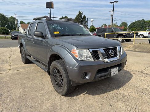 Used 2017 Nissan Frontier SV w/ SV Value Truck Package RWD image 3