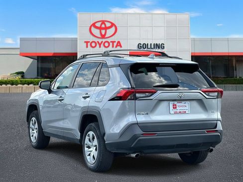 Used 2021 Toyota RAV4 LE FWD image 4