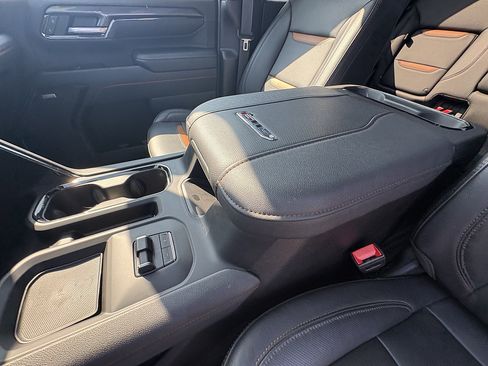Used 2024 GMC Sierra 2500 AT4 w/ AT4 Preferred Package AWD/4WD image 33