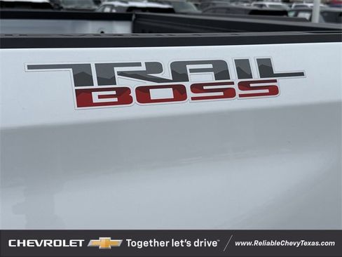 New 2026 Chevrolet Silverado 1500 Custom Trail Boss w/ LPO, Dark Essentials Package image 10