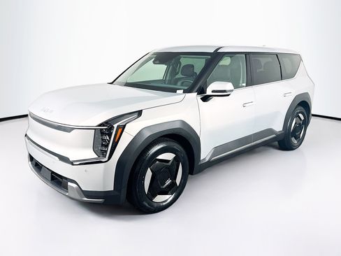 Used 2024 Kia EV9 Light Long Range RWD image 3