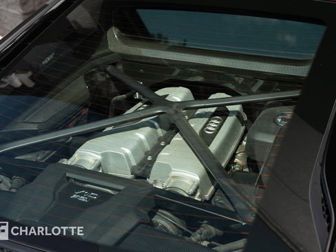 Used 2020 Audi R8 V10 w/ Carbon Exterior Package image 19