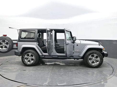 Used 2018 Jeep Wrangler Unlimited Sahara AWD/4WD image 59
