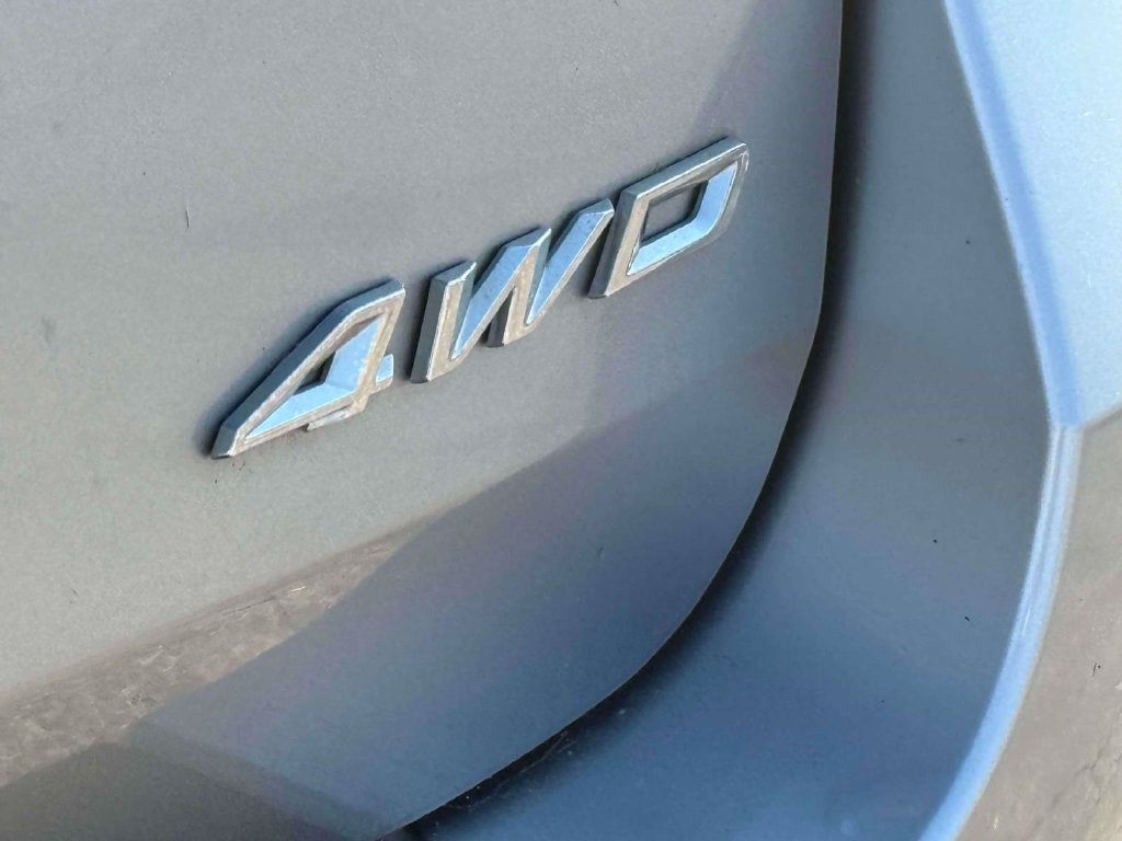 Used 2024 Ford Explorer XLT w/ Equipment Group 202A AWD/4WD image 10