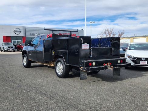 Used 2011 GMC Sierra 3500 SLE w/ SLE Preferred Package image 3