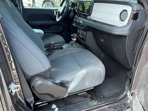Used 2025 Jeep Wrangler Unlimited Sahara w/ Safety Group AWD/4WD image 19