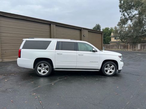 Used 2015 Chevrolet Suburban LTZ image 7