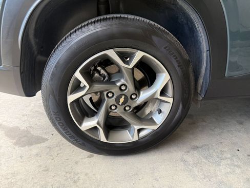Used 2025 Chevrolet Trax LT FWD image 50