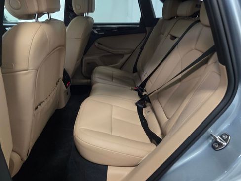 Certified 2025 Porsche Macan image 20