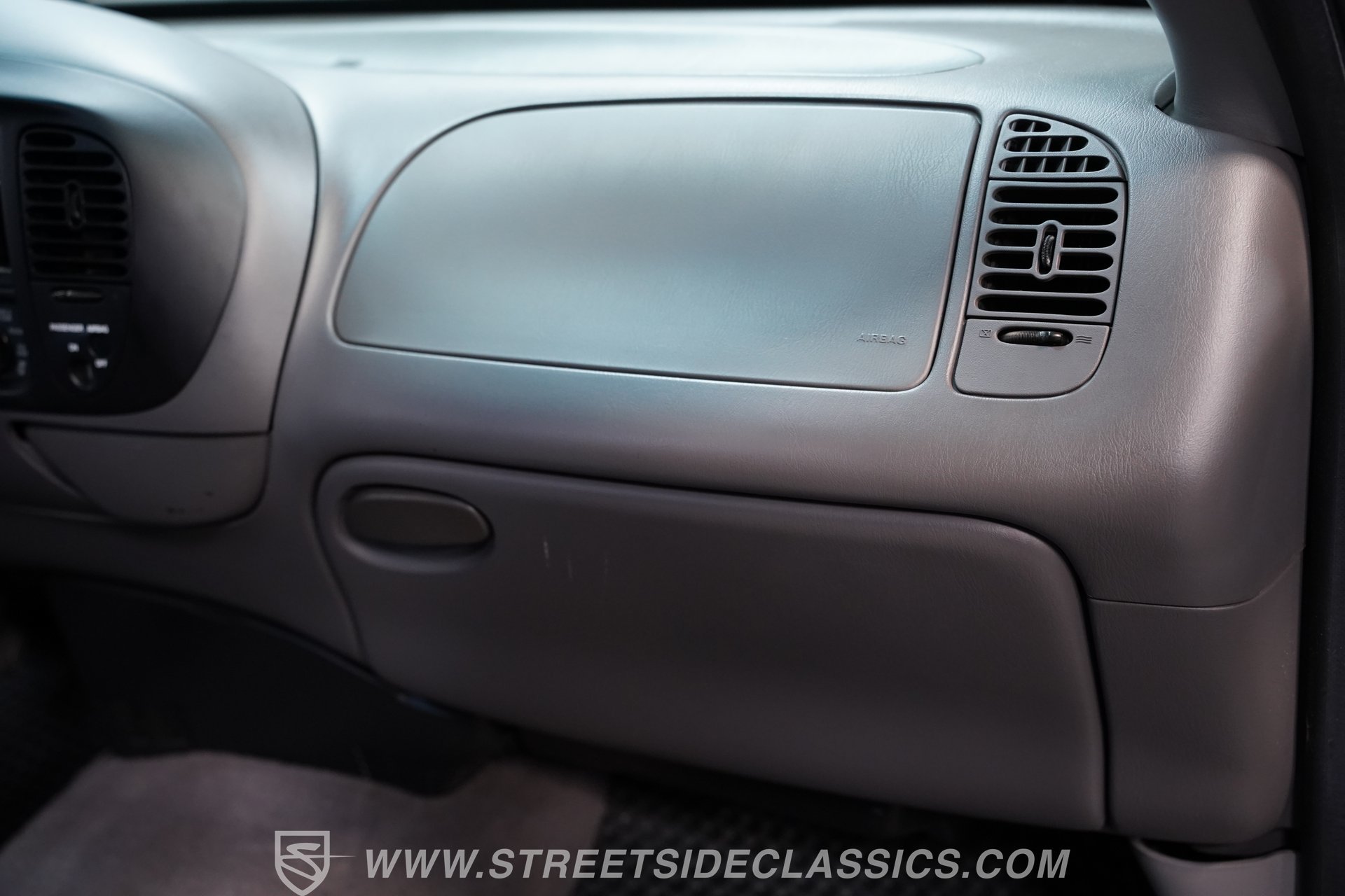 Used 2002 Ford F150 Lightning RWD image 38